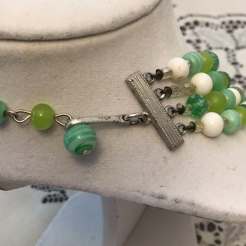 Unique Vintage Green and White Beaded Necklace Set - Picture 6 of 7